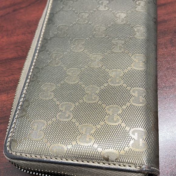 Gucci metallic zippy wallet with nice zipper pull. Good condition. Vintage. - Picture 3 of 16